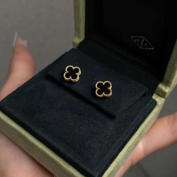 Authentic Van Cleef & Arpels Sweet Alhambra earstuds 18K Yellow Gold, Onyx - Picture 4 of 7